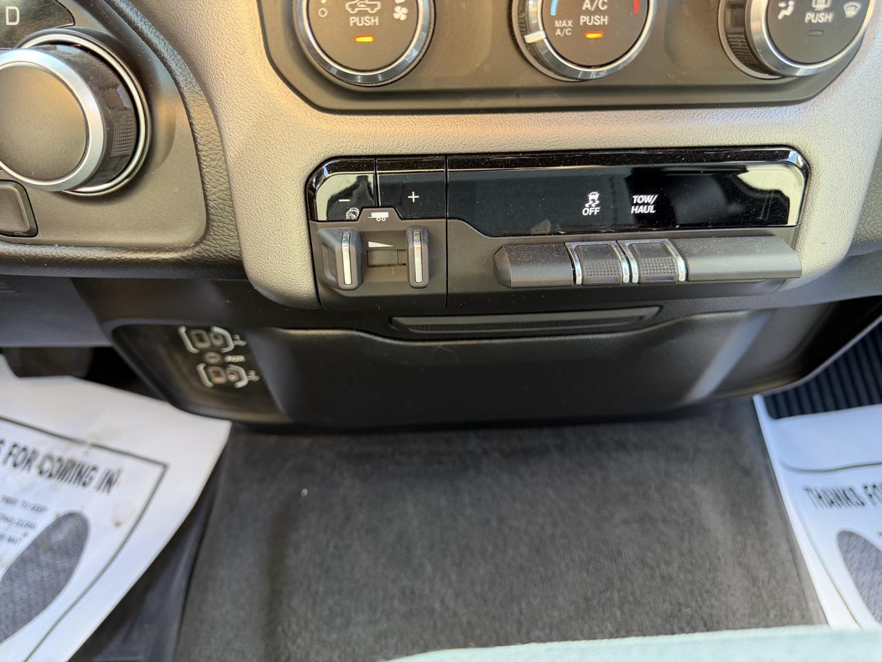 RAM 1500 Big Horn Crew Cab SWB 4WD 2023