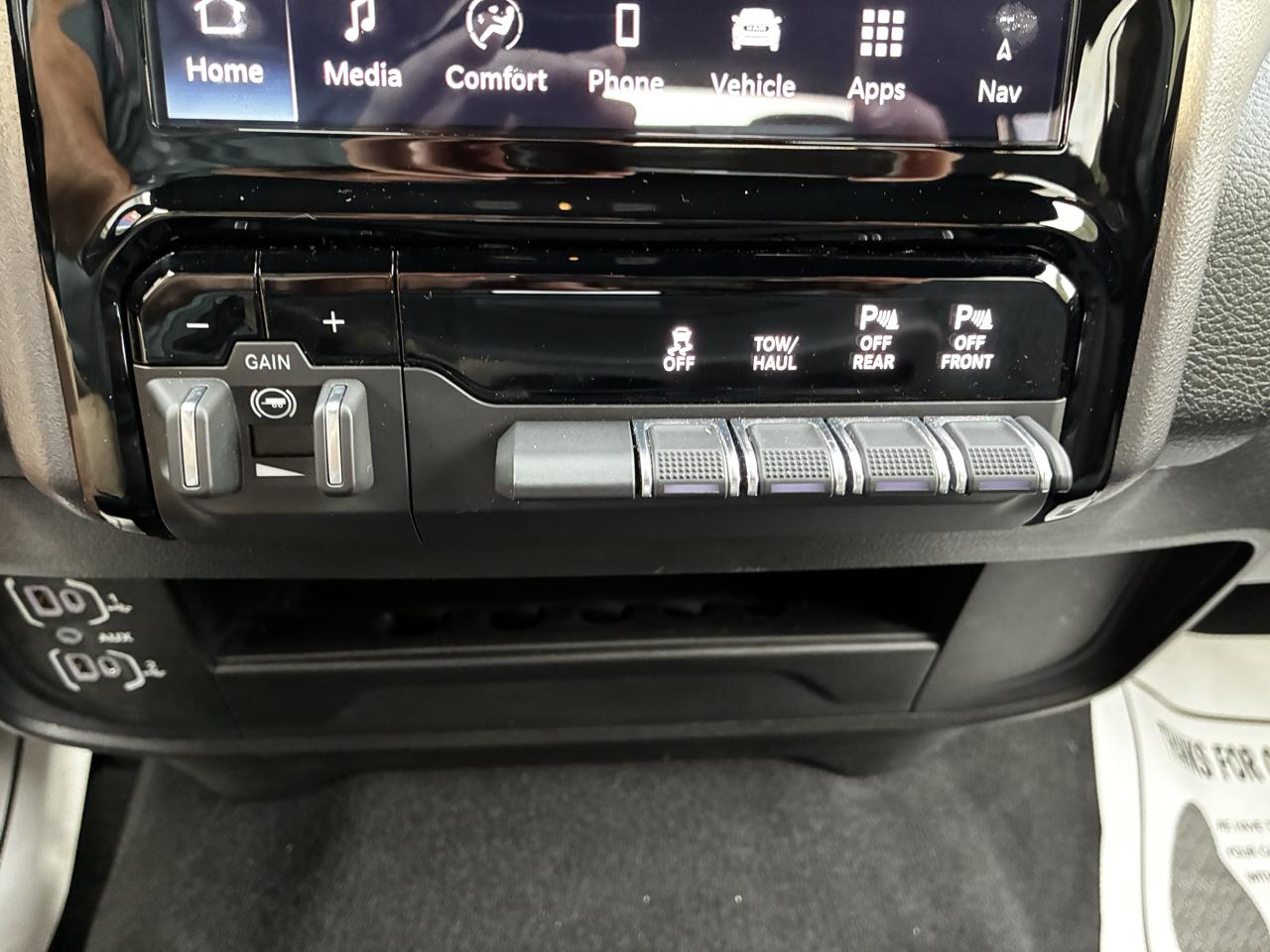 RAM 2500 Big Horn Crew Cab 4WD 2026