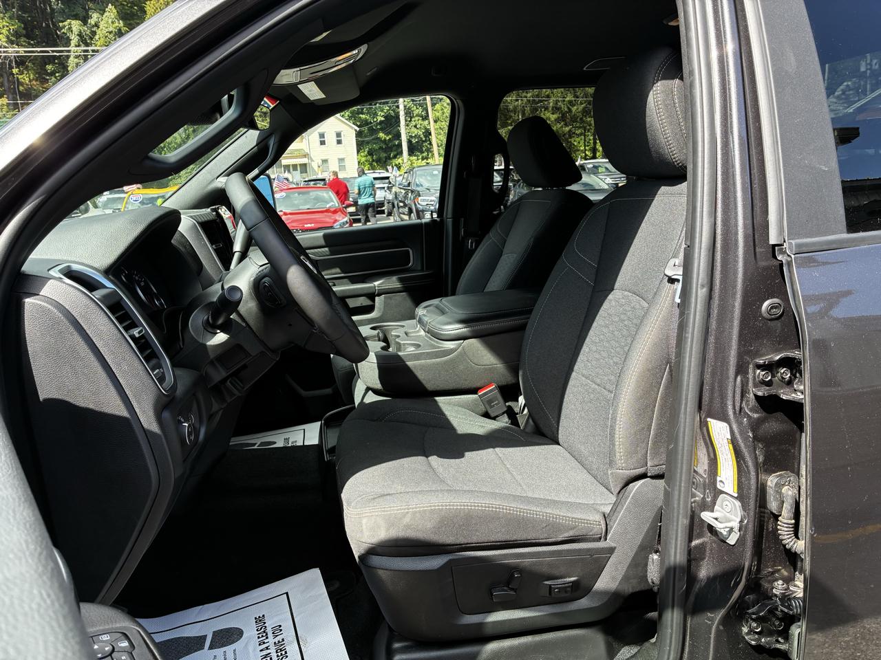 RAM 2500 Big Horn Crew Cab 4WD 2026