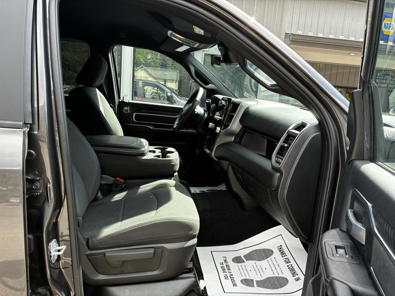 RAM 2500 Big Horn Crew Cab 4WD 2026