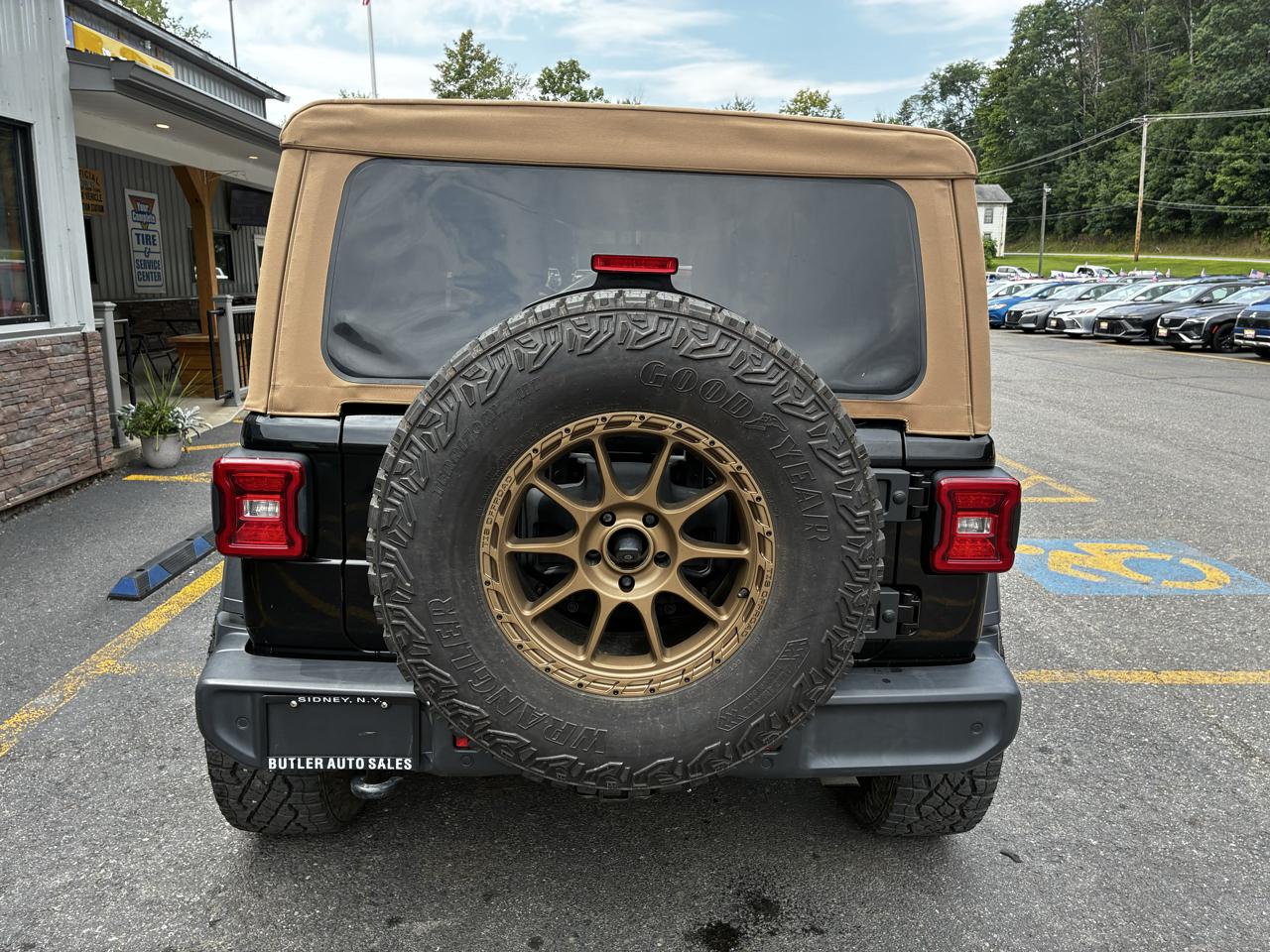 Jeep Wrangler Unlimited Sport 2018
