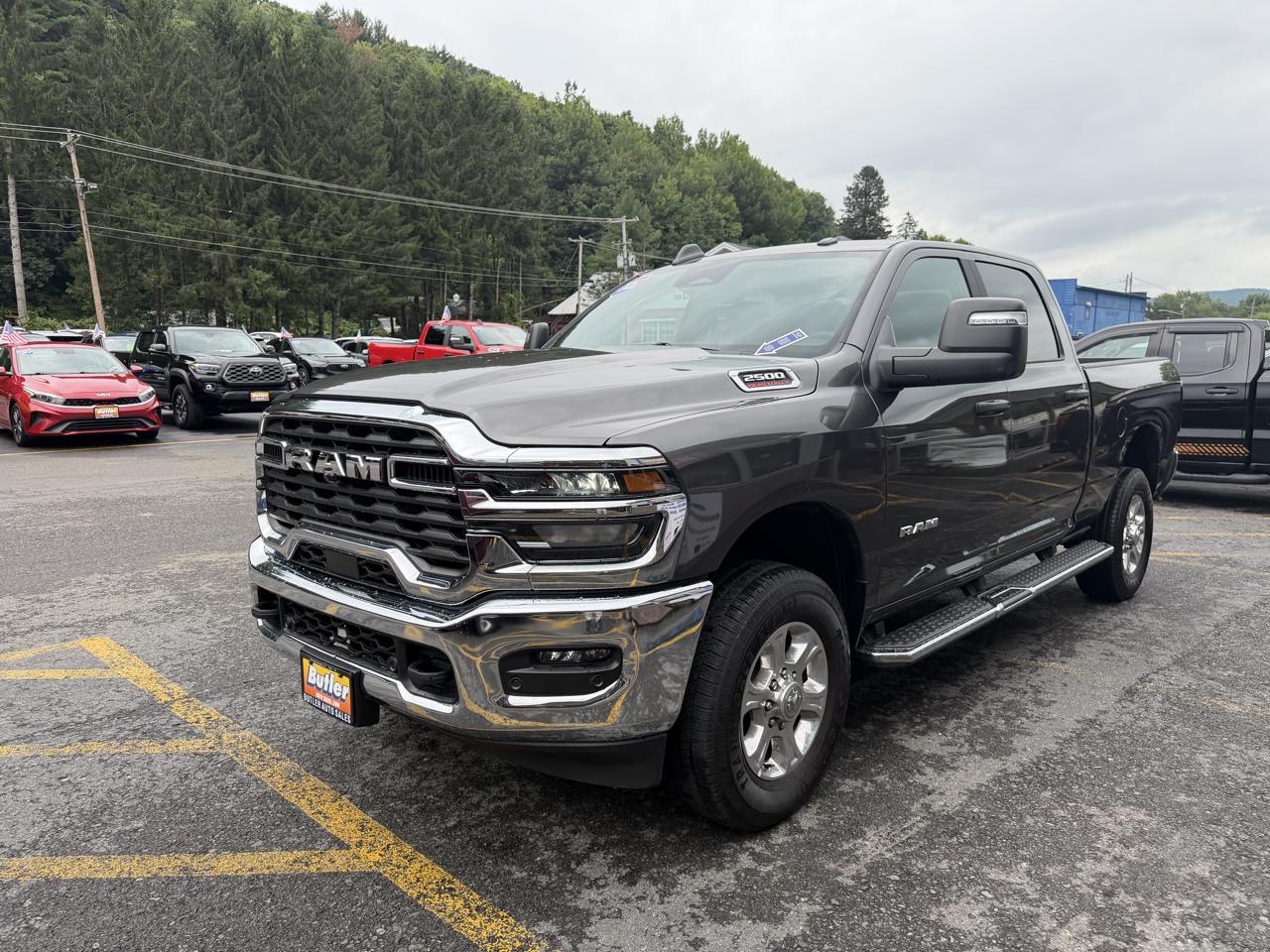 RAM 2500 Tradesman Crew Cab SWB 4WD 2026