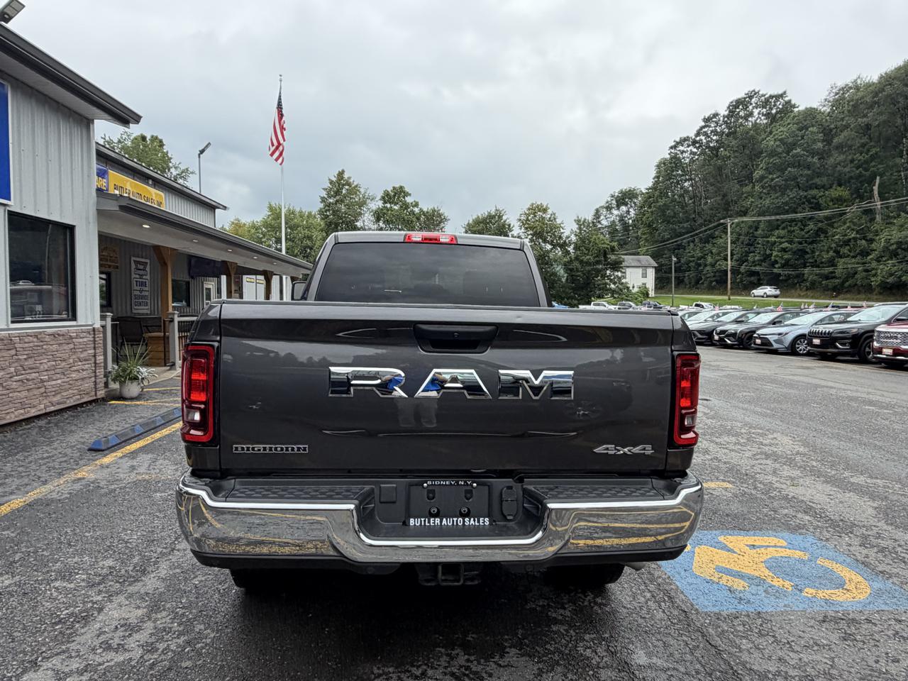 RAM 2500 Tradesman Crew Cab SWB 4WD 2026