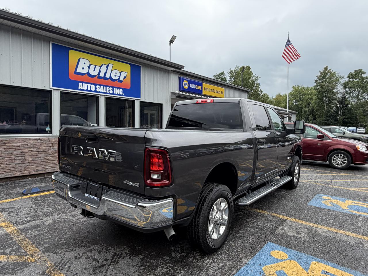 RAM 2500 Tradesman Crew Cab SWB 4WD 2026