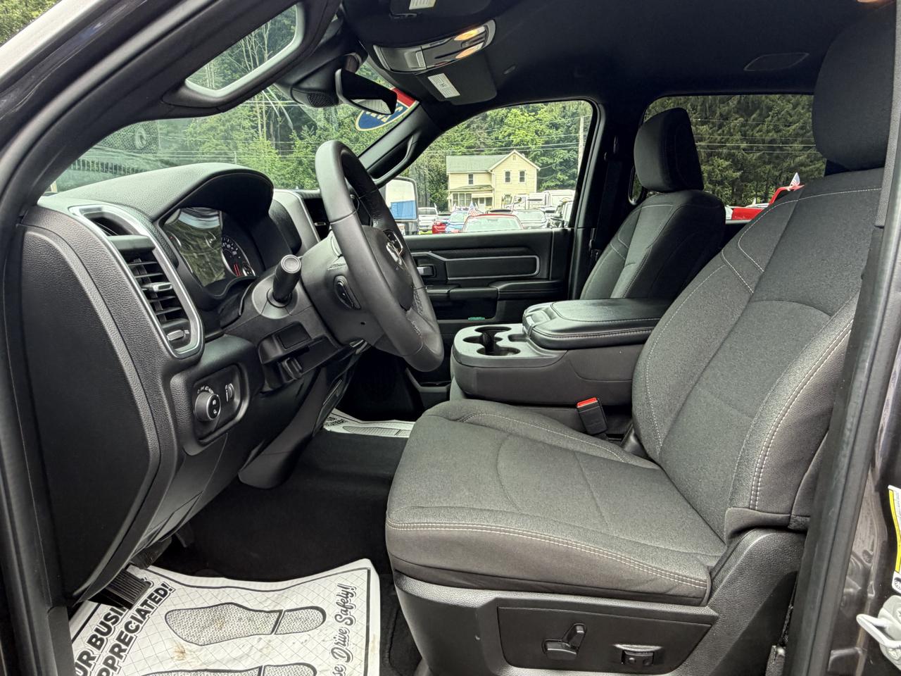 RAM 2500 Tradesman Crew Cab SWB 4WD 2026
