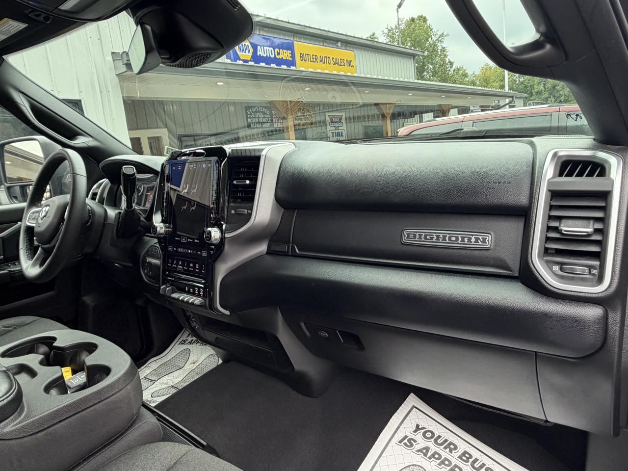 RAM 2500 Tradesman Crew Cab SWB 4WD 2026