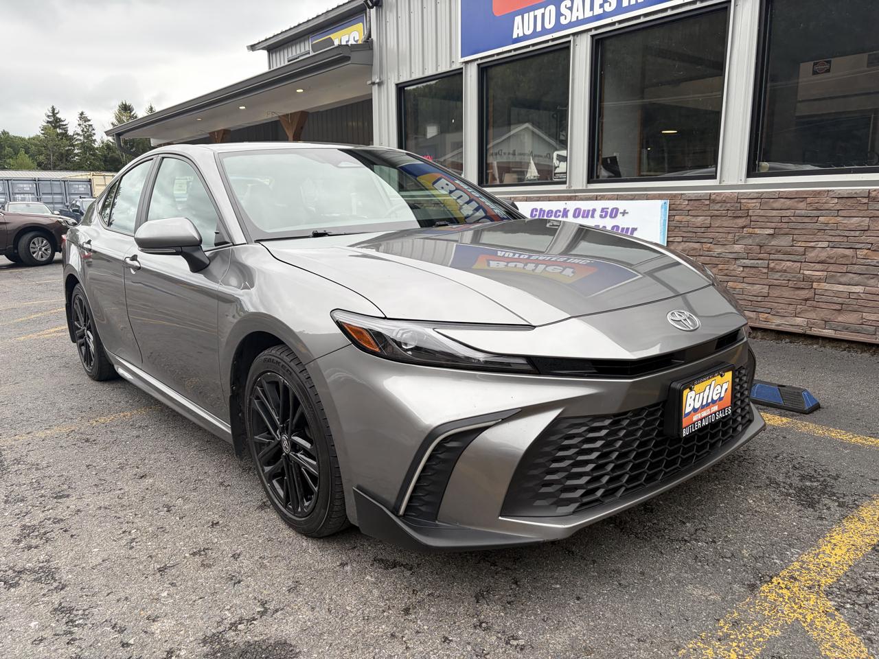 Toyota Camry Hybrid SE AWD 2025