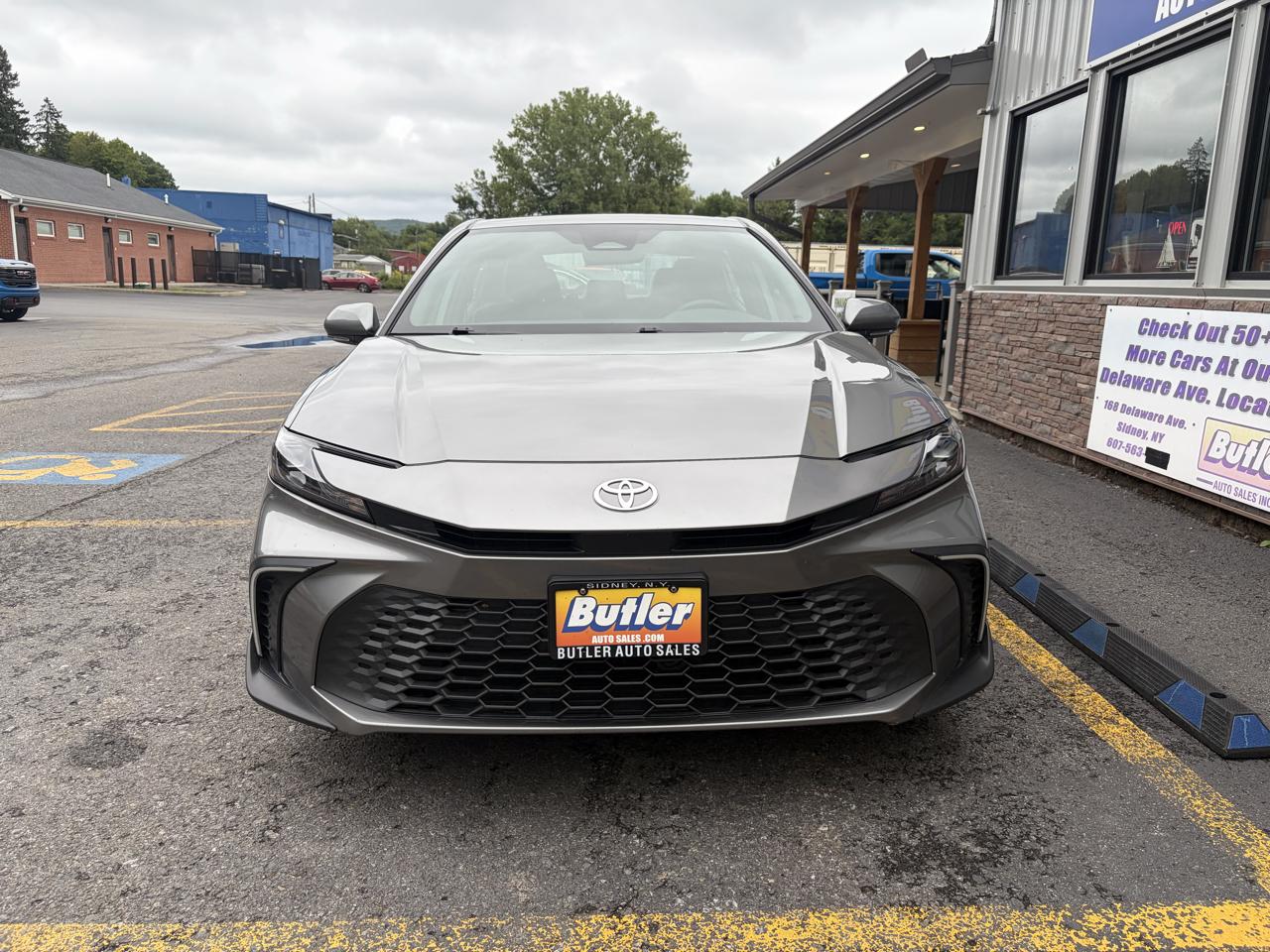 Toyota Camry Hybrid SE AWD 2025