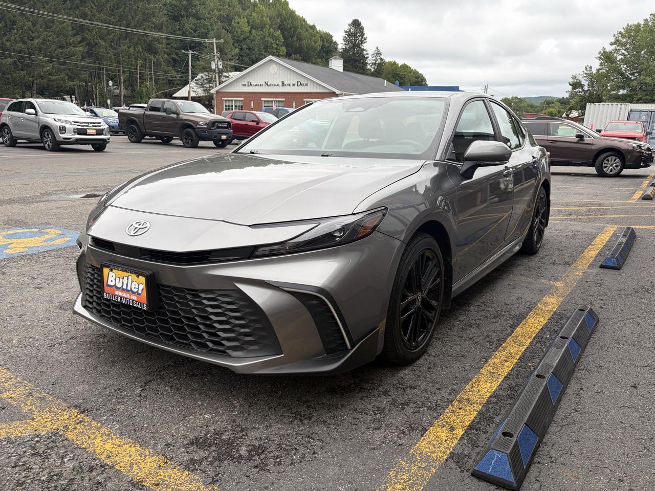 Toyota Camry Hybrid SE AWD 2025
