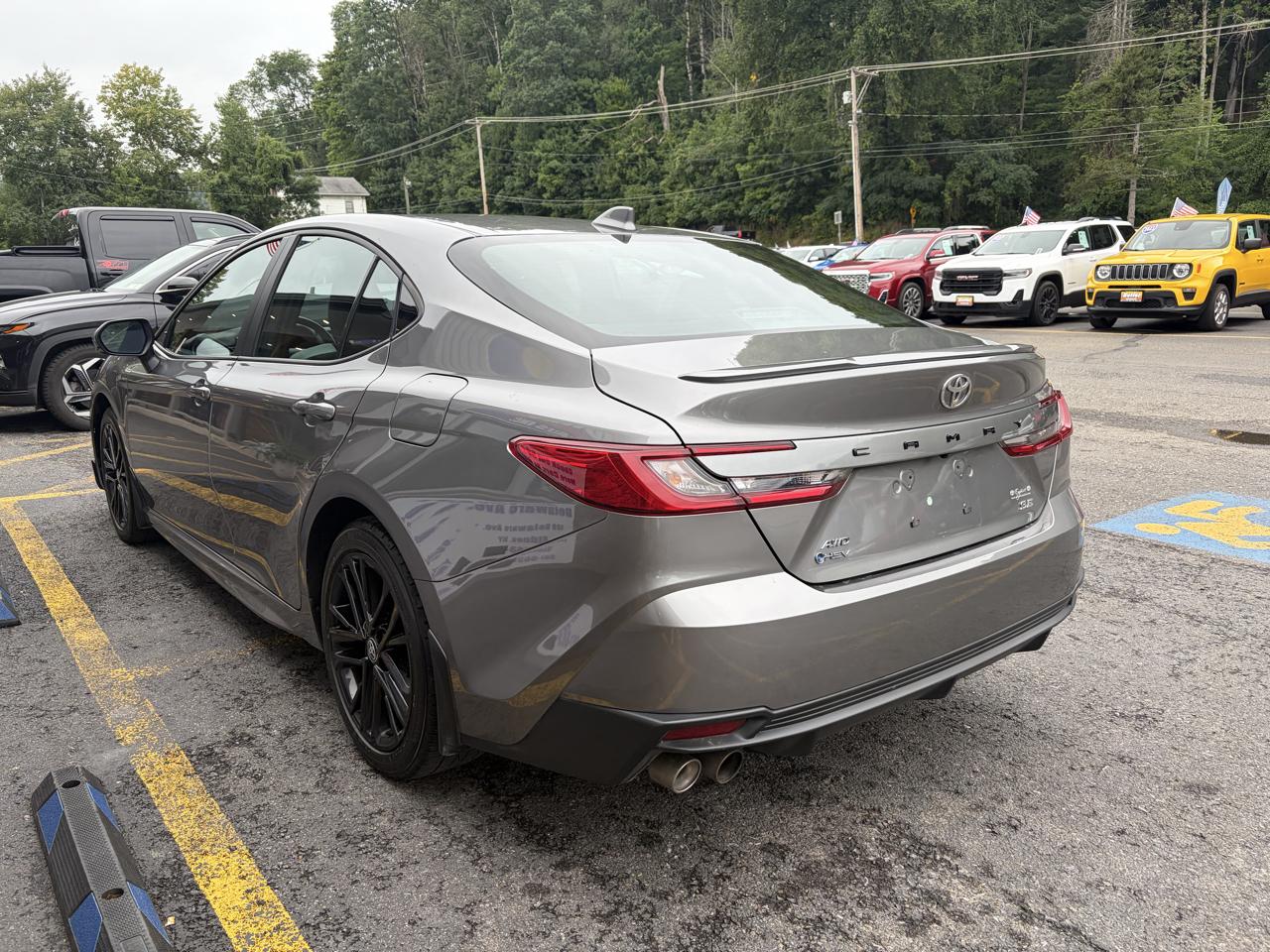 Toyota Camry Hybrid SE AWD 2025
