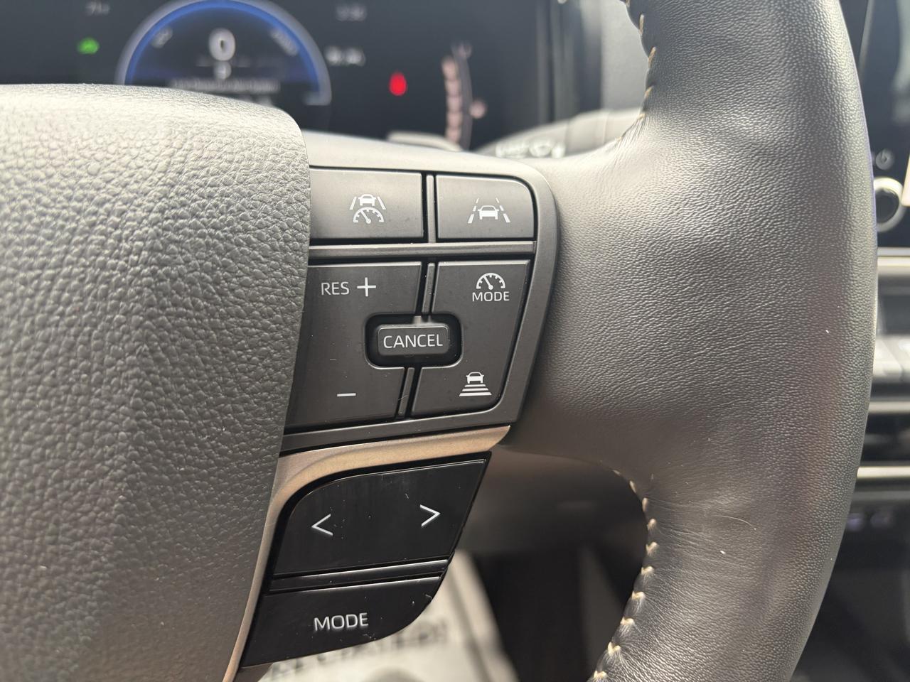 Toyota Camry Hybrid SE AWD 2025