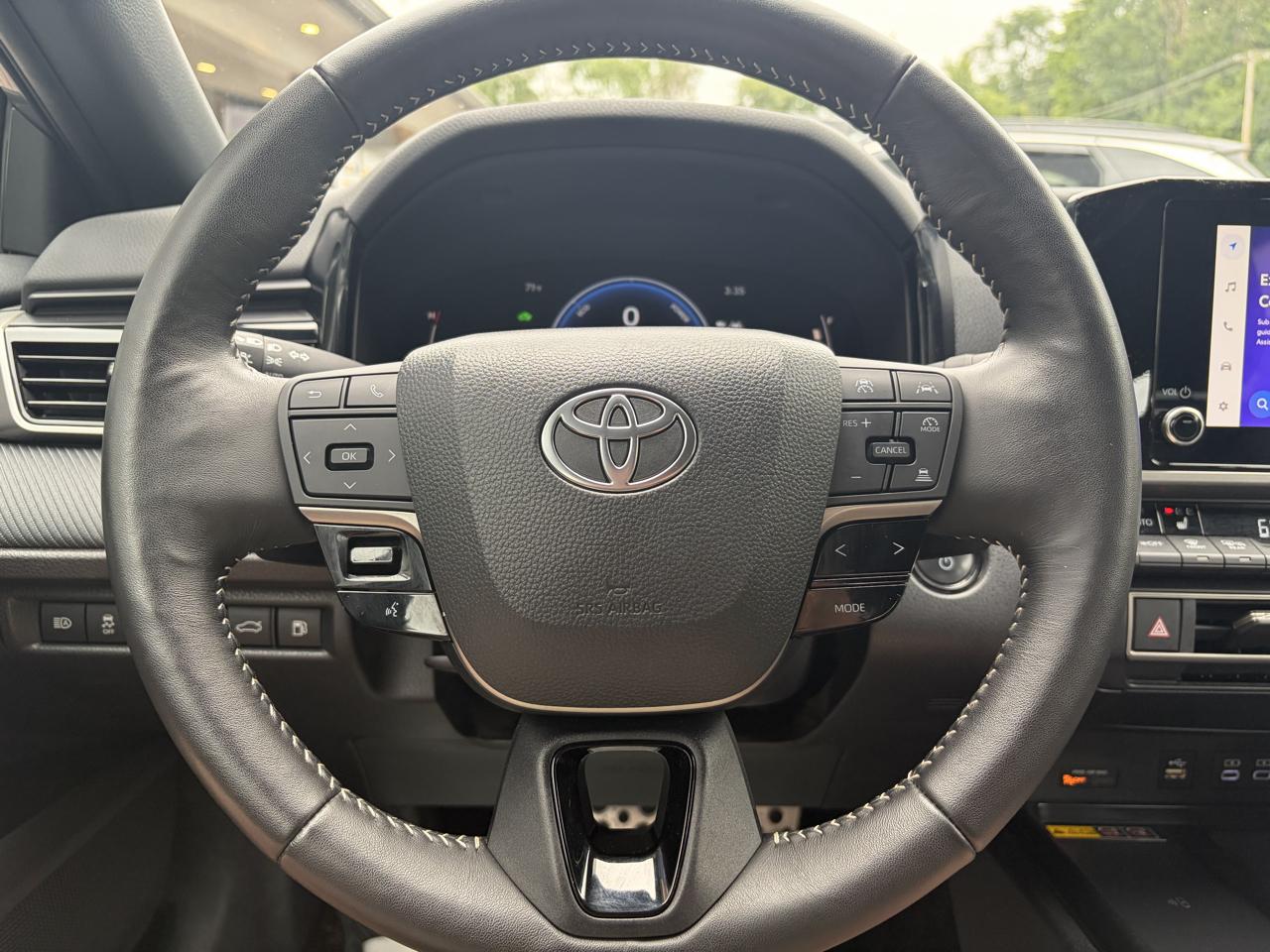 Toyota Camry Hybrid SE AWD 2025