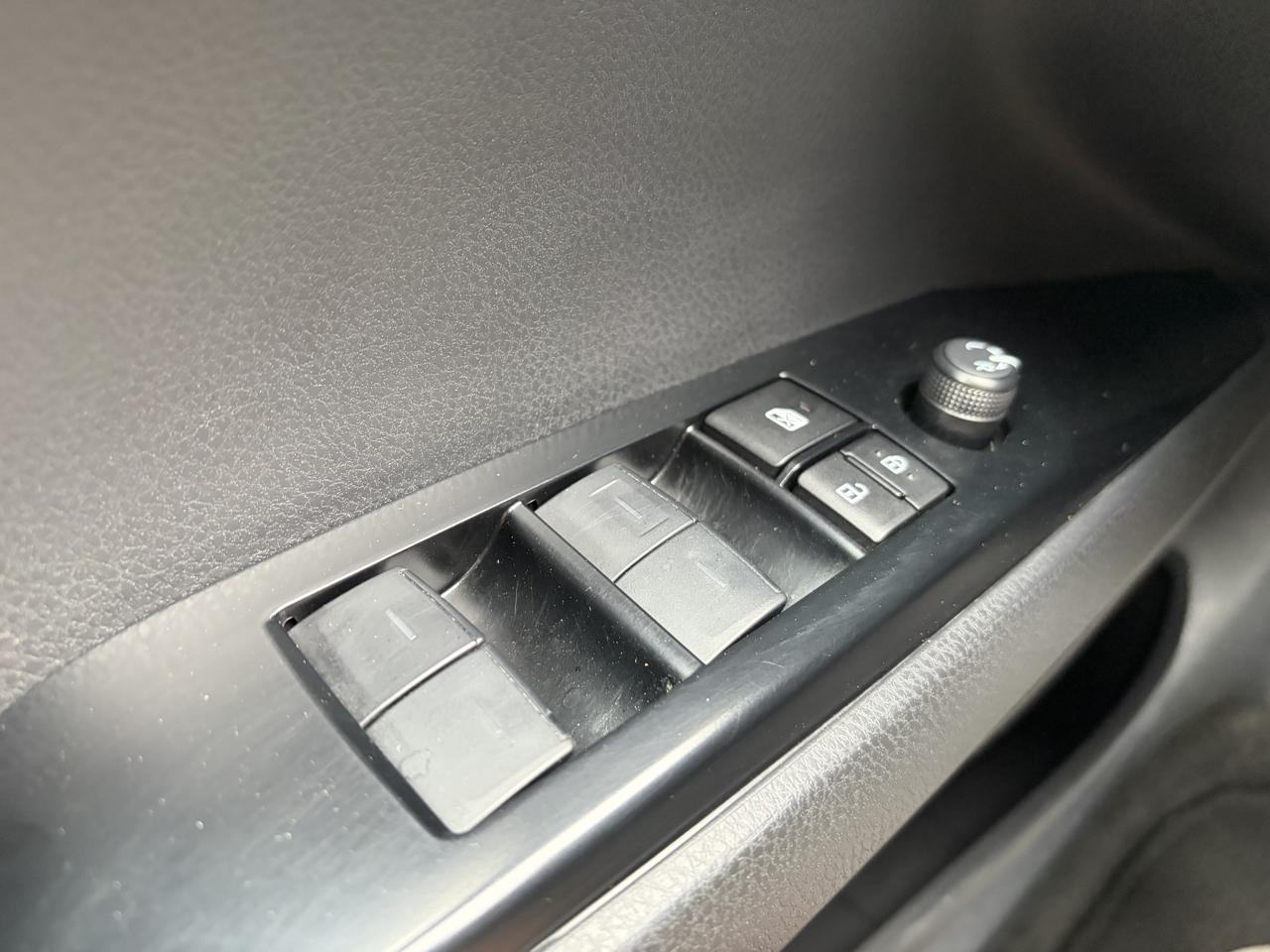 Toyota Camry Hybrid SE AWD 2025