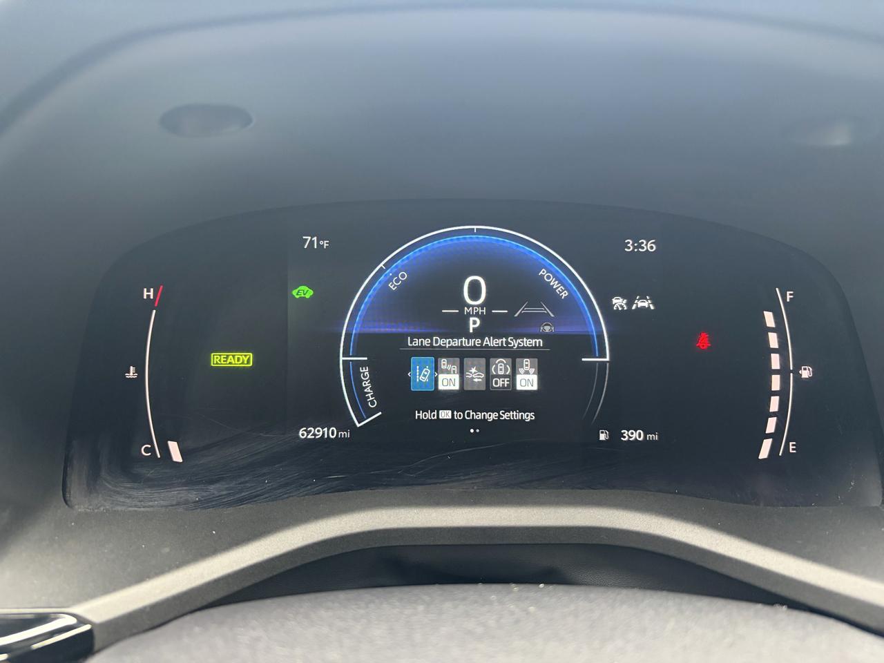 Toyota Camry Hybrid SE AWD 2025