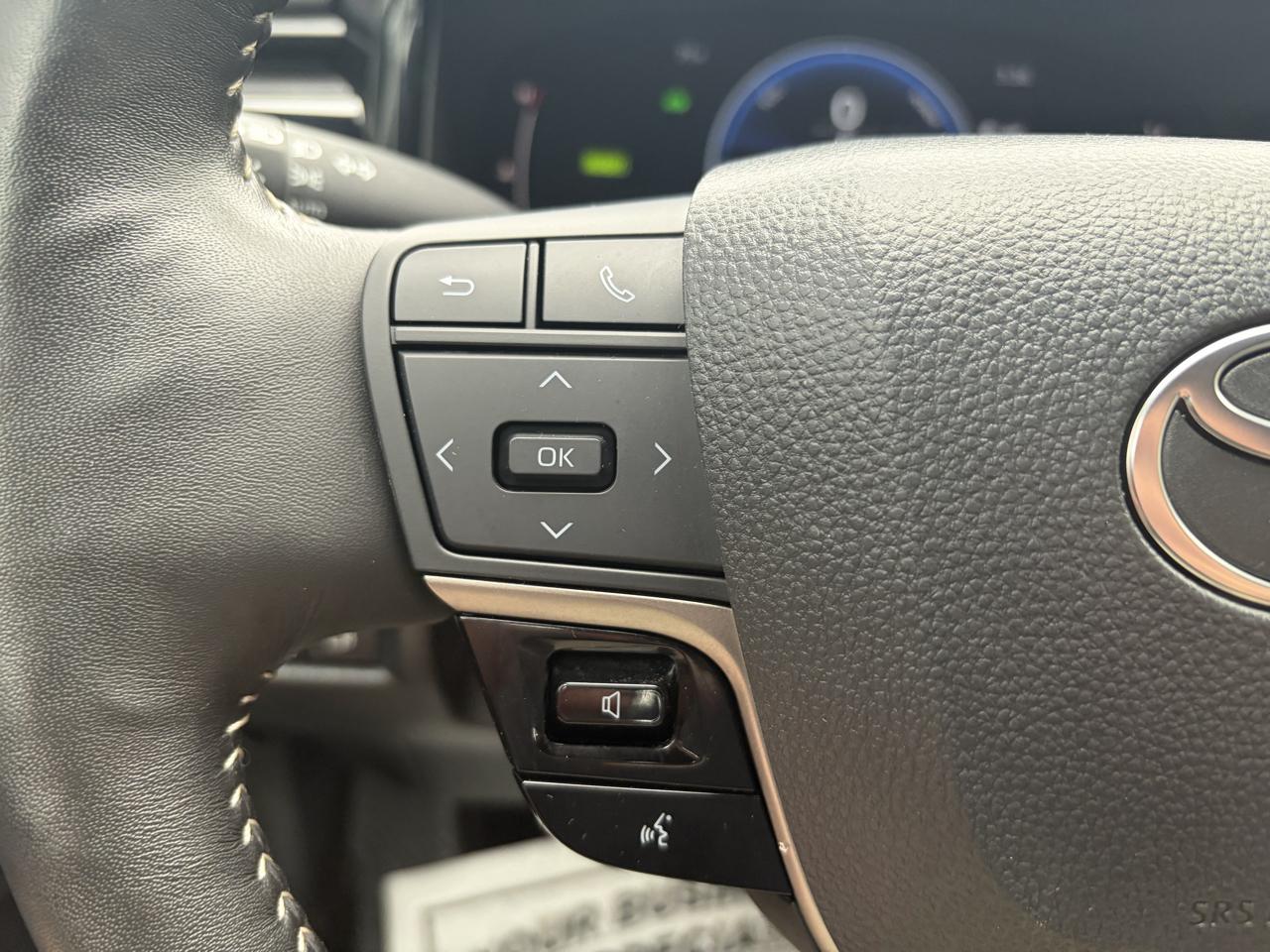 Toyota Camry Hybrid SE AWD 2025