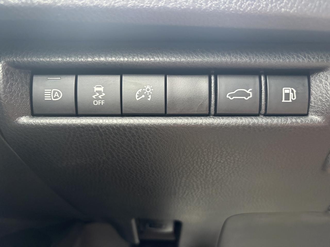 Toyota Camry Hybrid SE AWD 2025