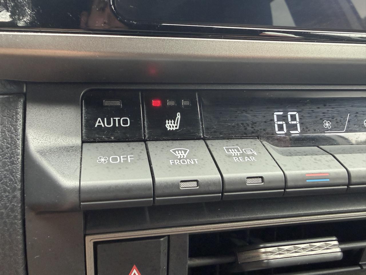 Toyota Camry Hybrid SE AWD 2025