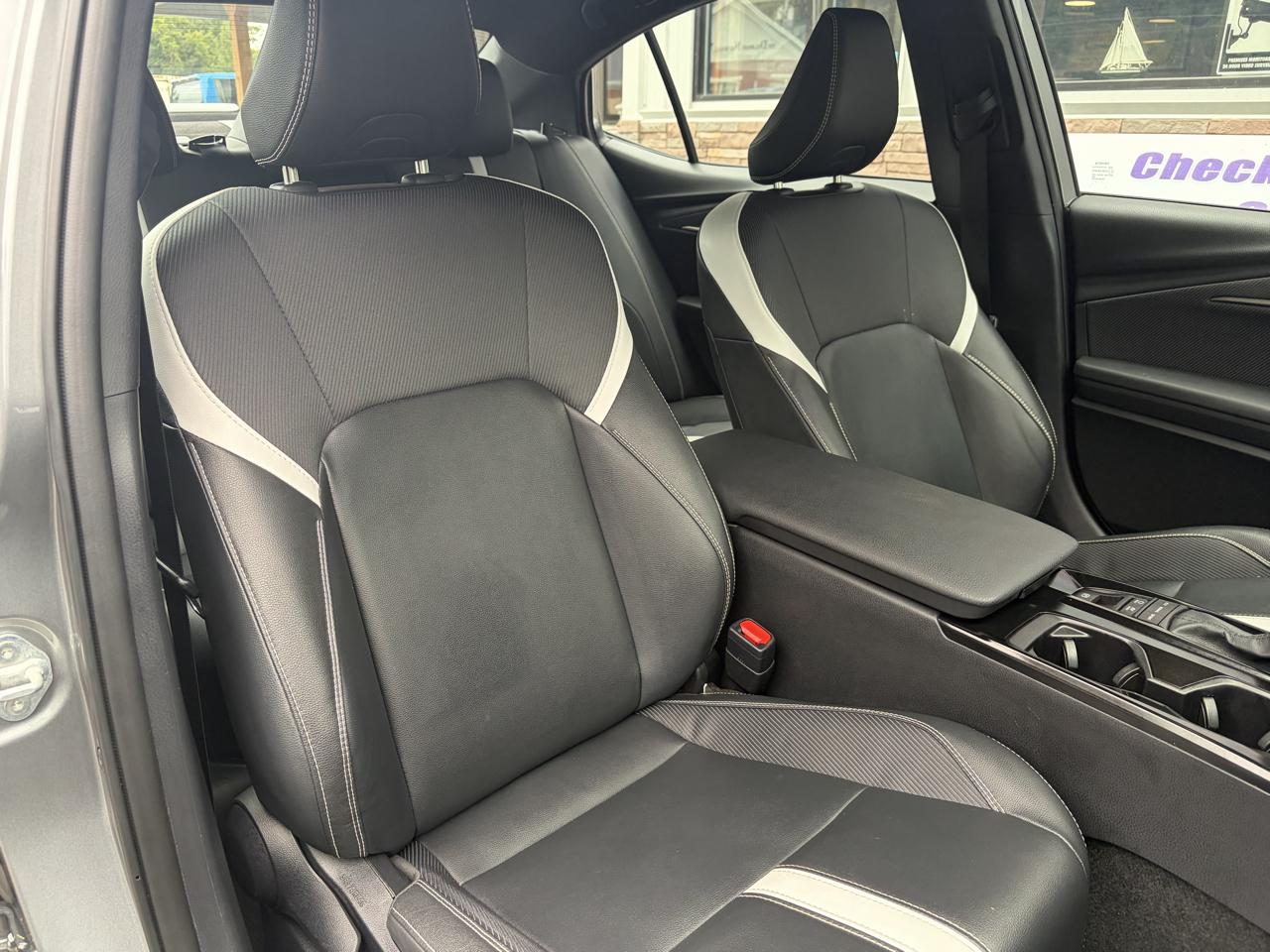 Toyota Camry Hybrid SE AWD 2025
