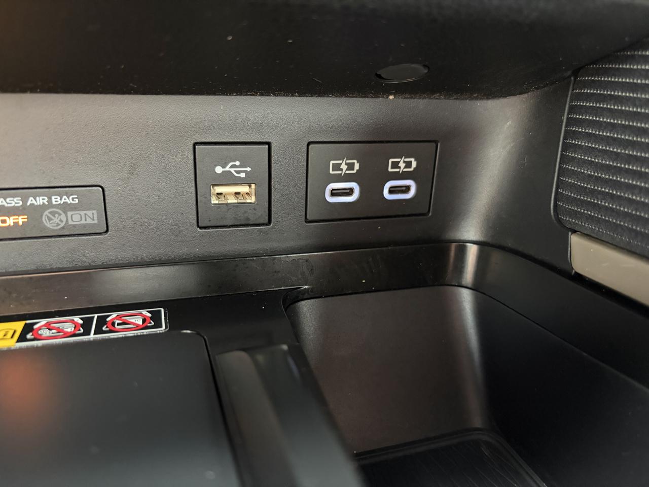 Toyota Camry Hybrid SE AWD 2025
