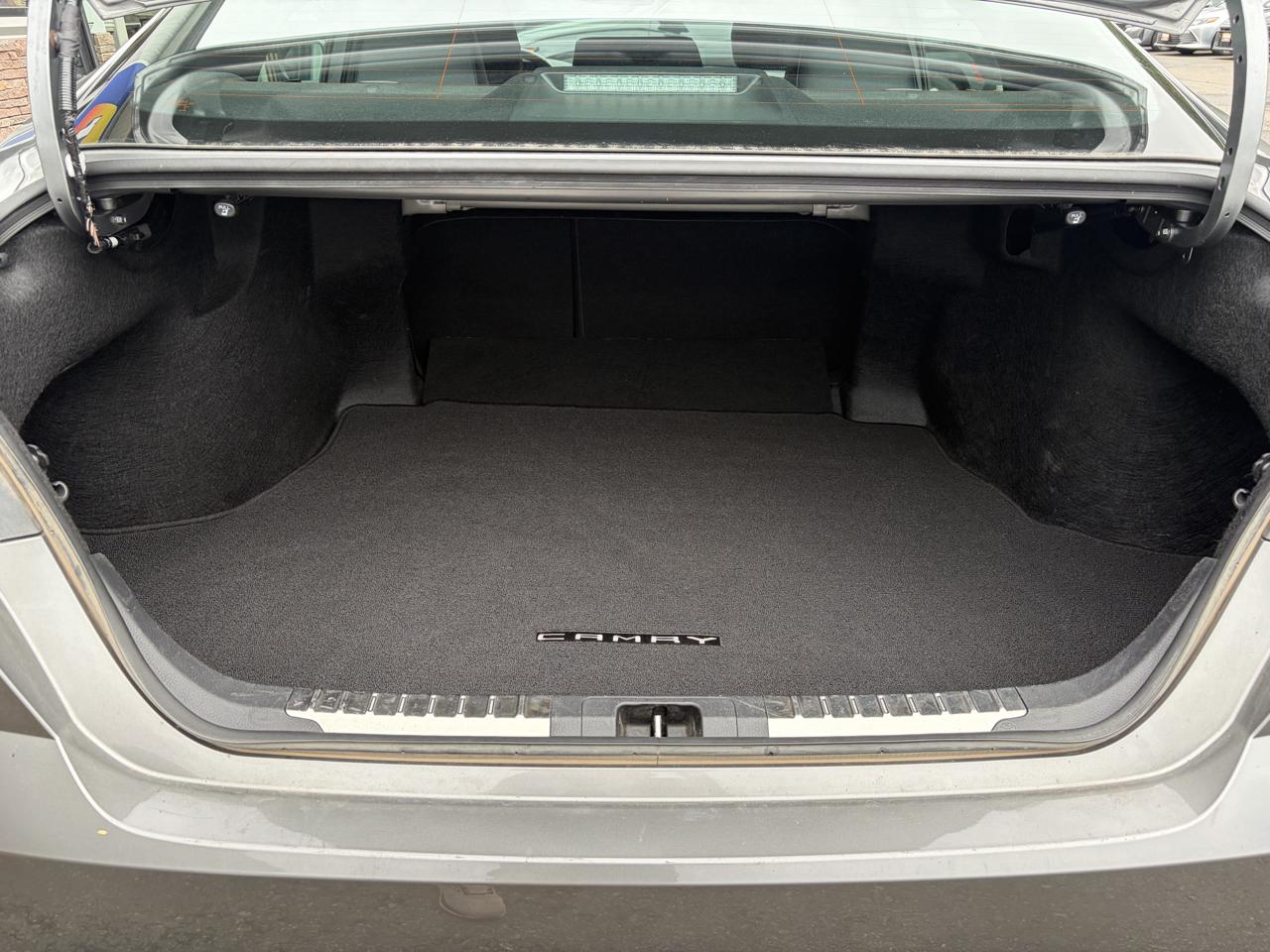 Toyota Camry Hybrid SE AWD 2025