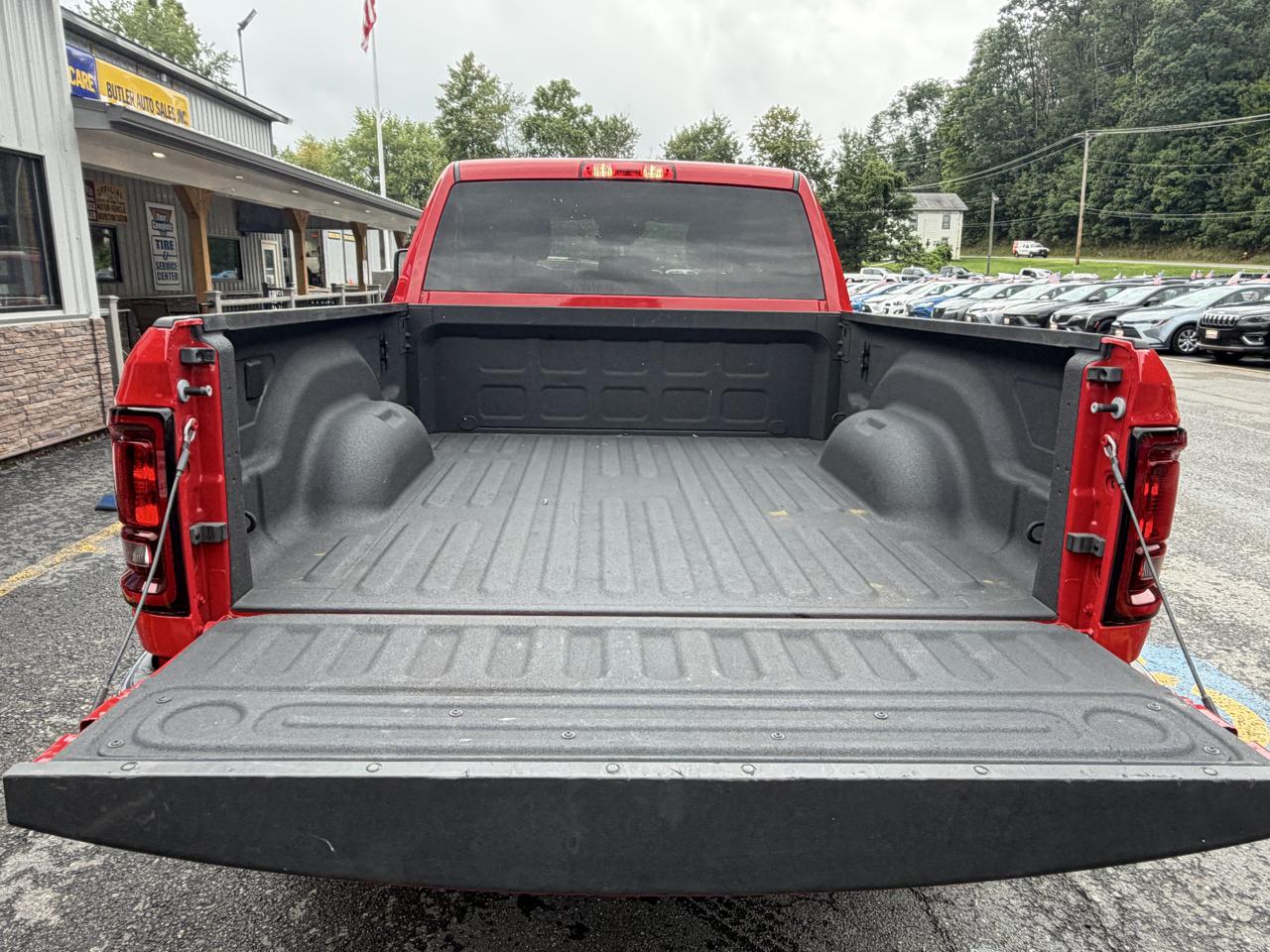 RAM 2500 Tradesman Crew Cab SWB 4WD 2026