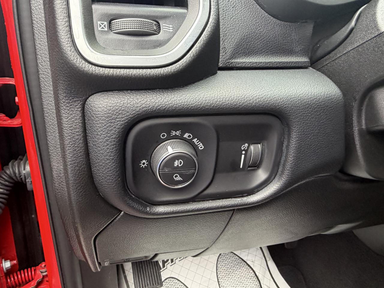 RAM 2500 Tradesman Crew Cab SWB 4WD 2026