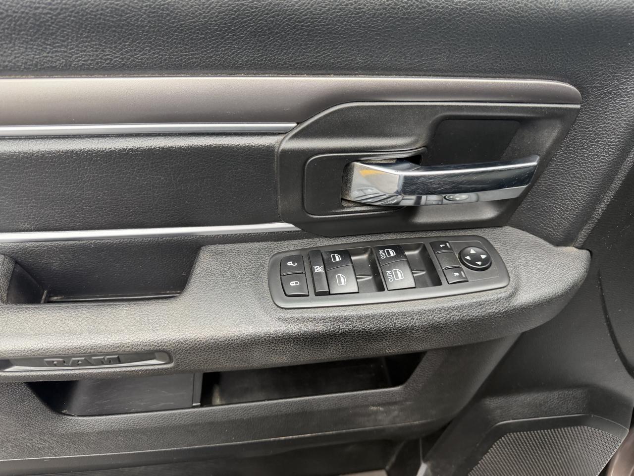 RAM 1500 Classic Tradesman Crew Cab SWB 4WD 2021
