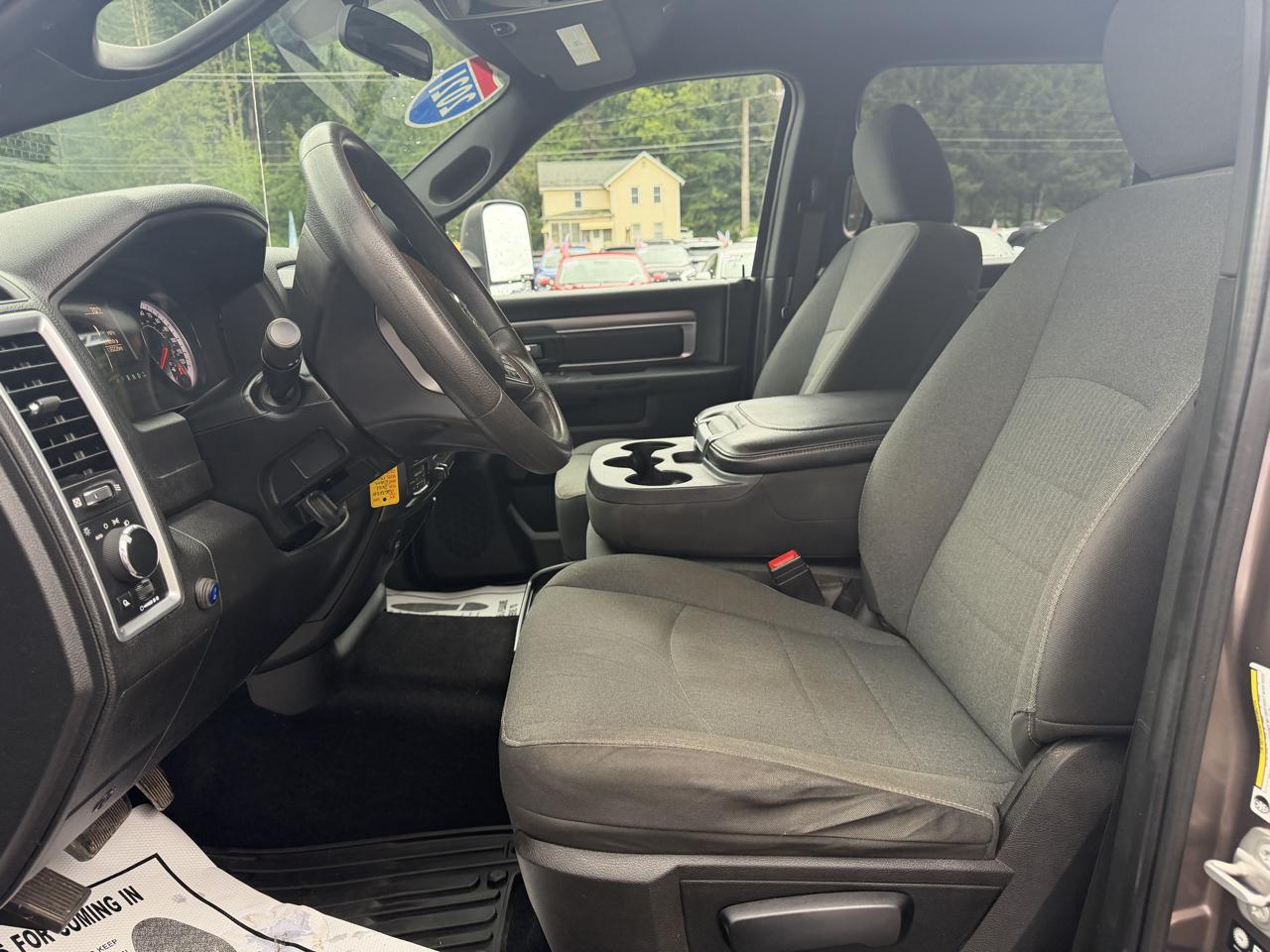 RAM 1500 Classic Tradesman Crew Cab SWB 4WD 2021