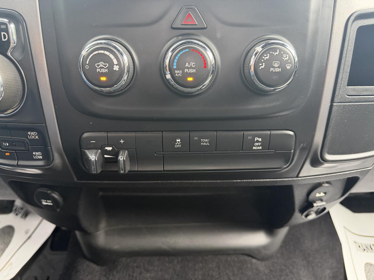 RAM 1500 Classic Tradesman Crew Cab SWB 4WD 2021
