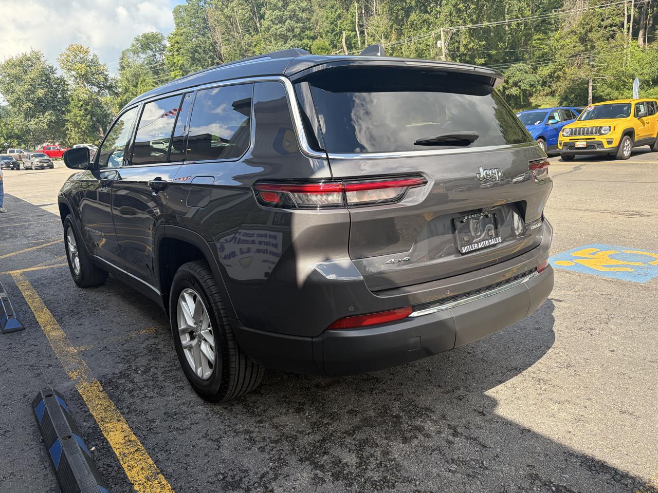 Jeep Grand Cherokee L Laredo 4WD 2023