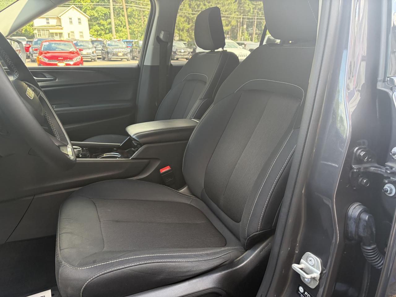 Jeep Grand Cherokee L Laredo 4WD 2023