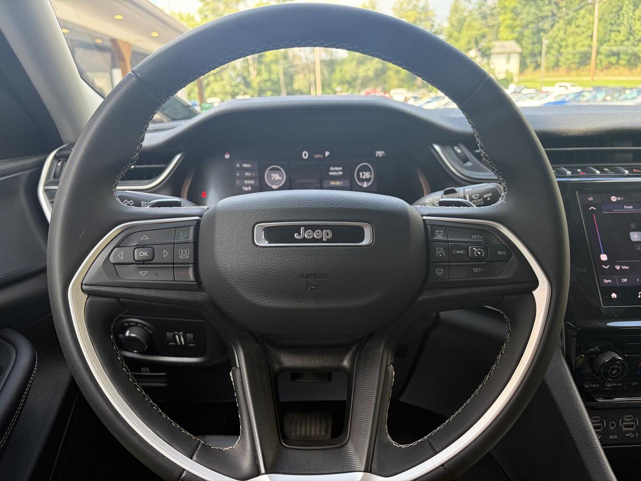Jeep Grand Cherokee L Laredo 4WD 2023