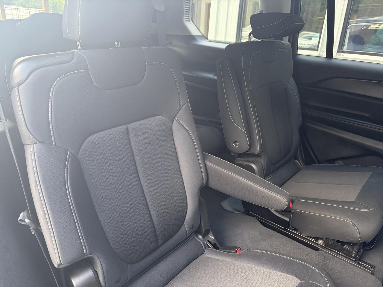 Jeep Grand Cherokee L Laredo 4WD 2023