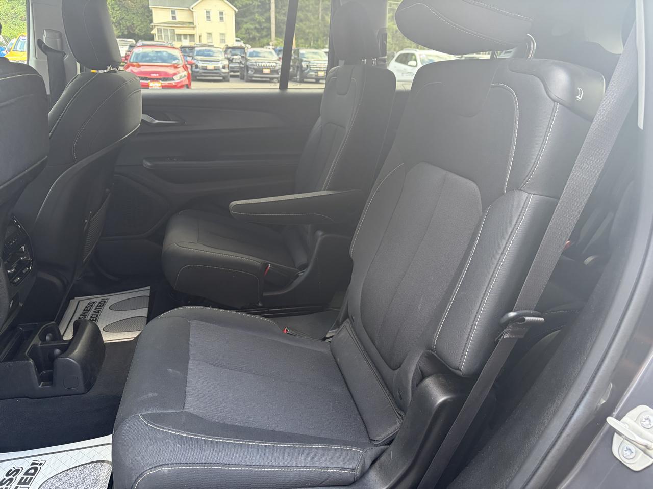 Jeep Grand Cherokee L Laredo 4WD 2023