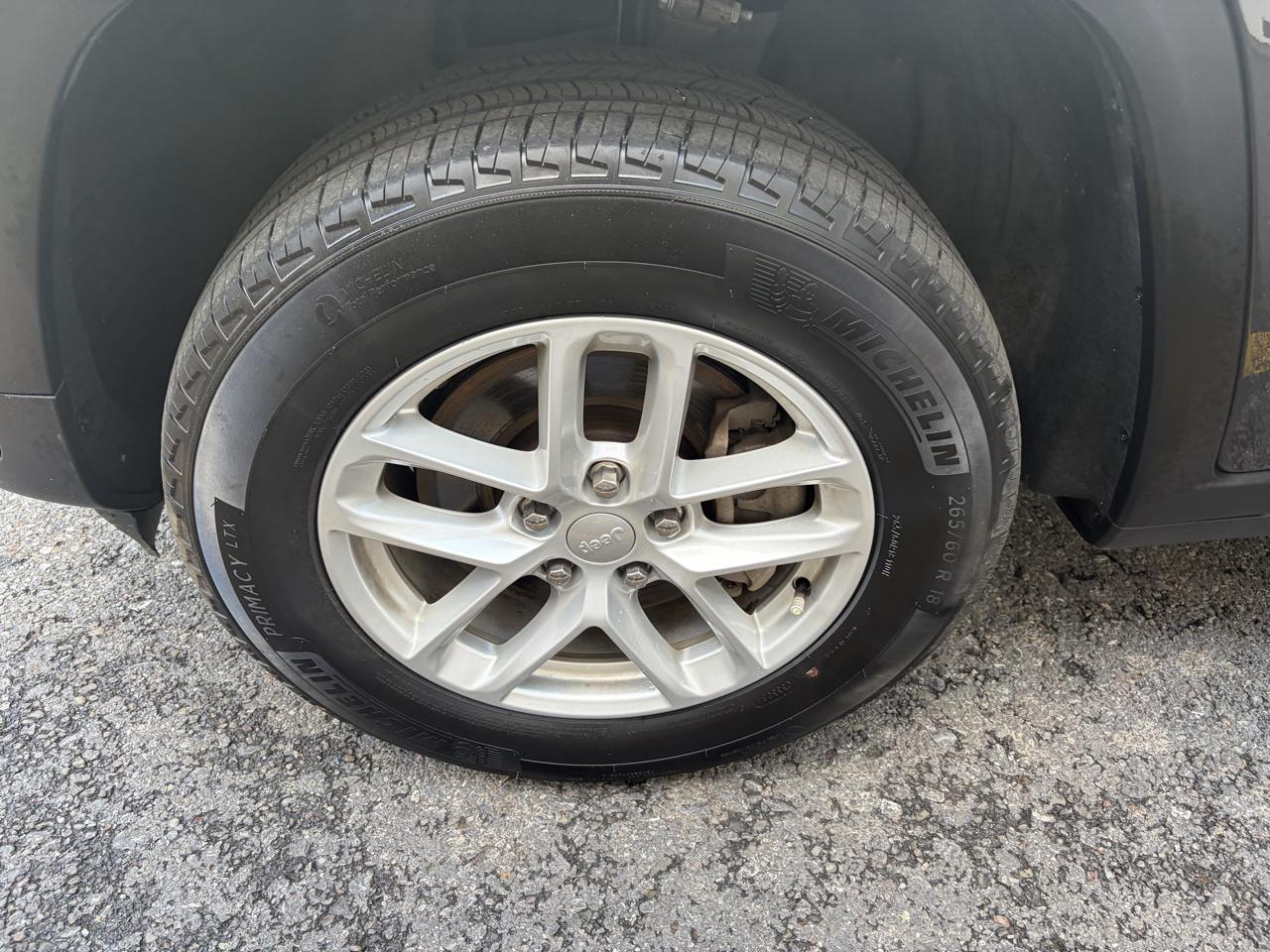 Jeep Grand Cherokee L Laredo 4WD 2023