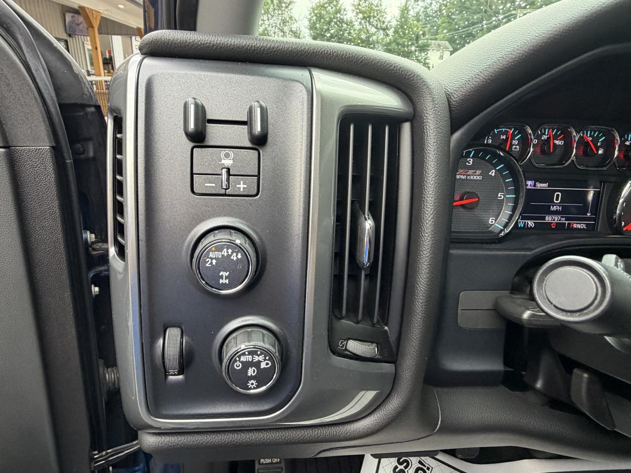 Chevrolet Silverado 1500 Z71 Ext Cab 4WD 4D 2019