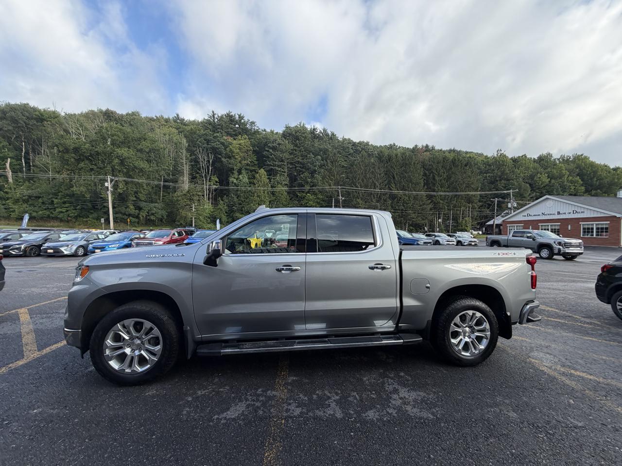 Chevrolet Silverado 1500 LTZ Crew Cab 4WD 2024