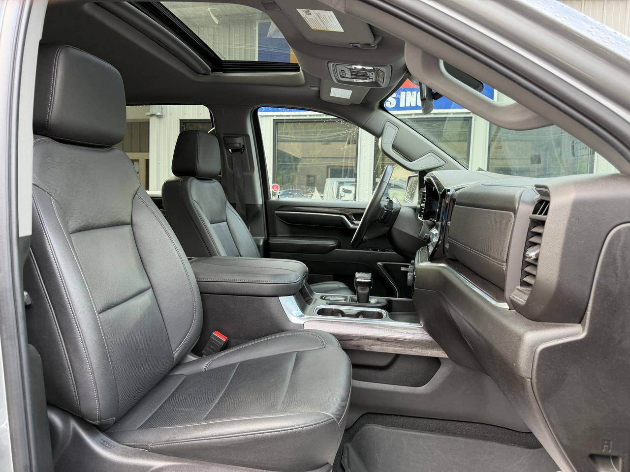 Chevrolet Silverado 1500 LTZ Crew Cab 4WD 2024