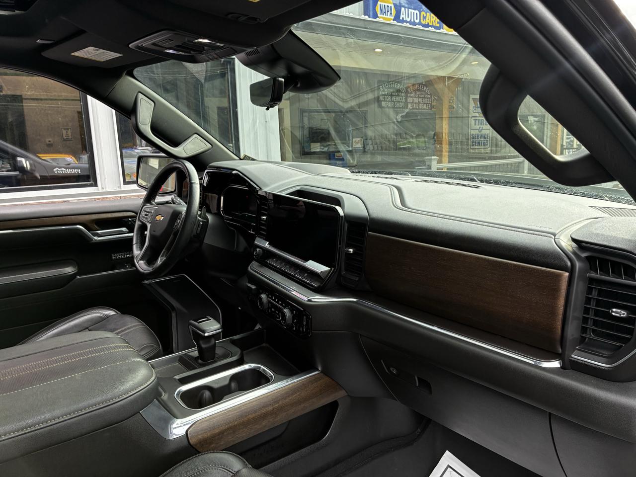 Chevrolet Silverado 1500 High Country Crew Cab 4WD 2023