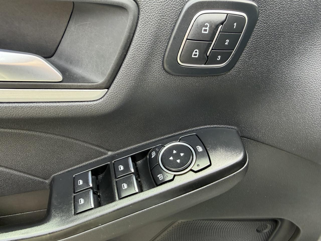 Ford Escape Platinum AWD 2025