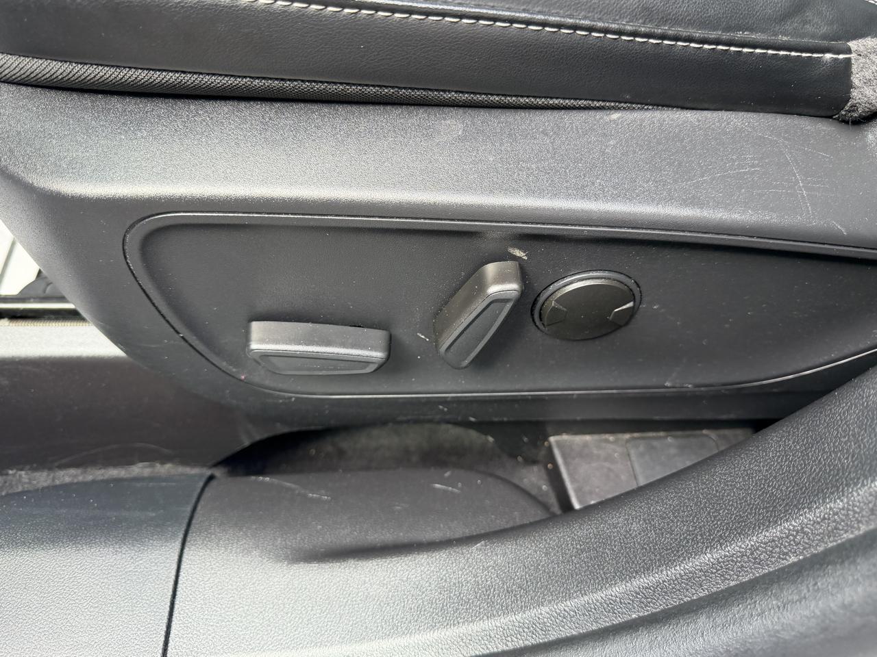Ford Escape Platinum AWD 2025