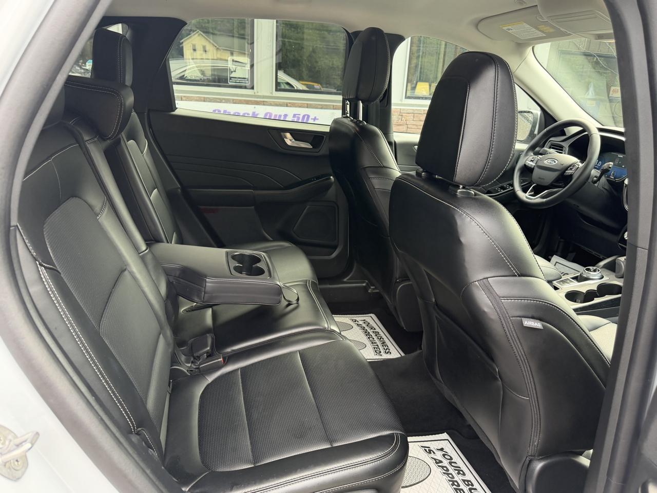 Ford Escape Platinum AWD 2025