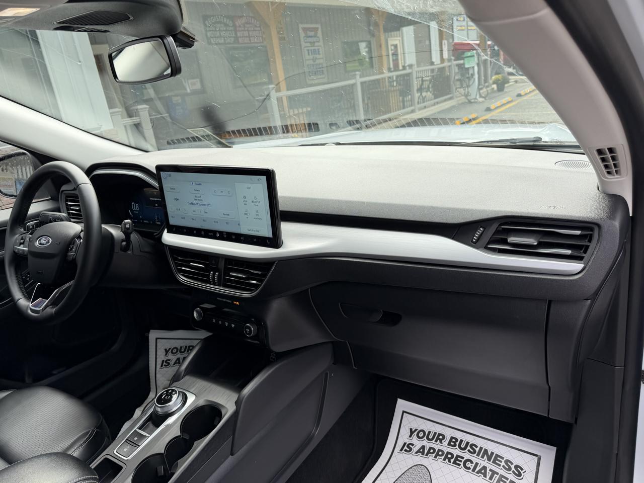 Ford Escape Platinum AWD 2025