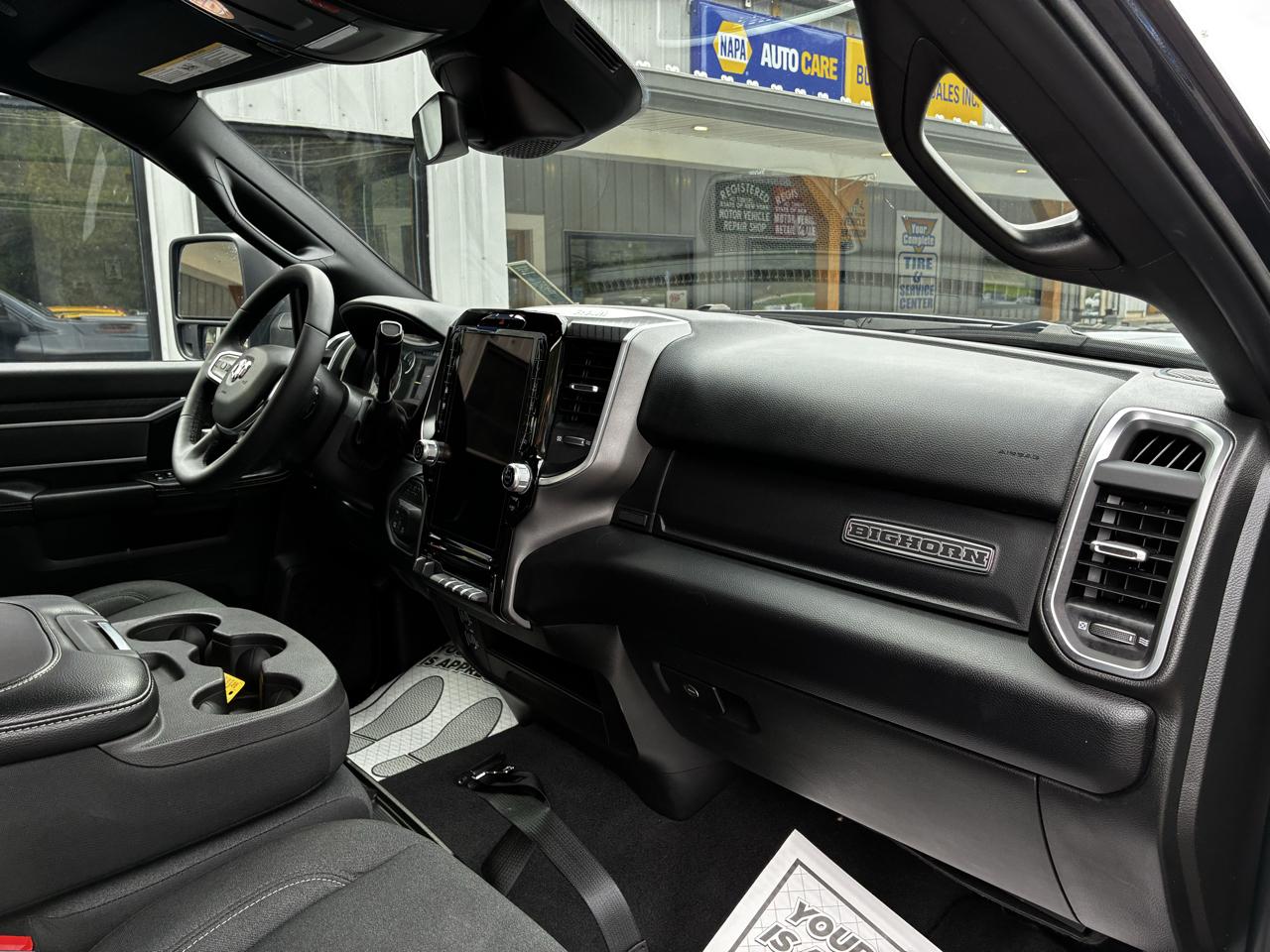 RAM 2500 Tradesman Crew Cab SWB 4WD 2026