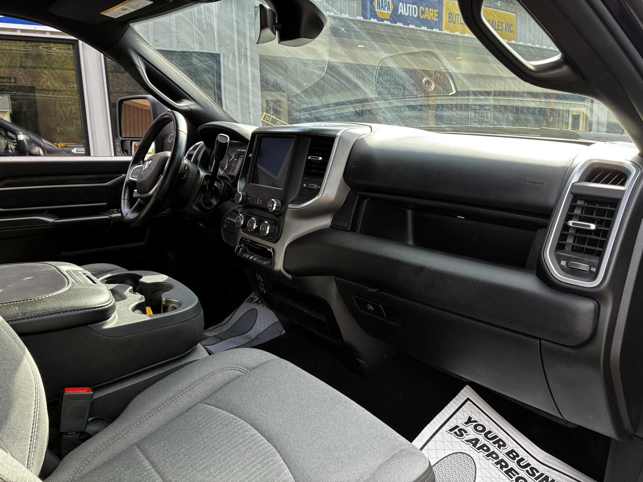 RAM 2500 Big Horn Crew Cab 4WD 2024