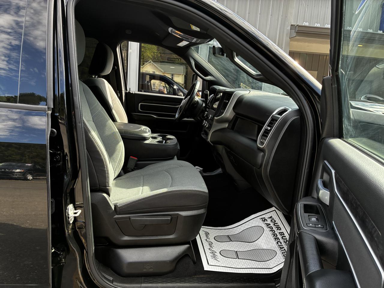 RAM 2500 Big Horn Crew Cab 4WD 2024