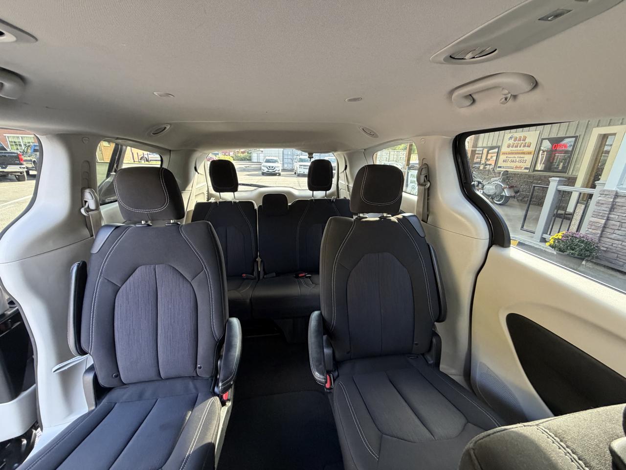 Chrysler Voyager LX 2023