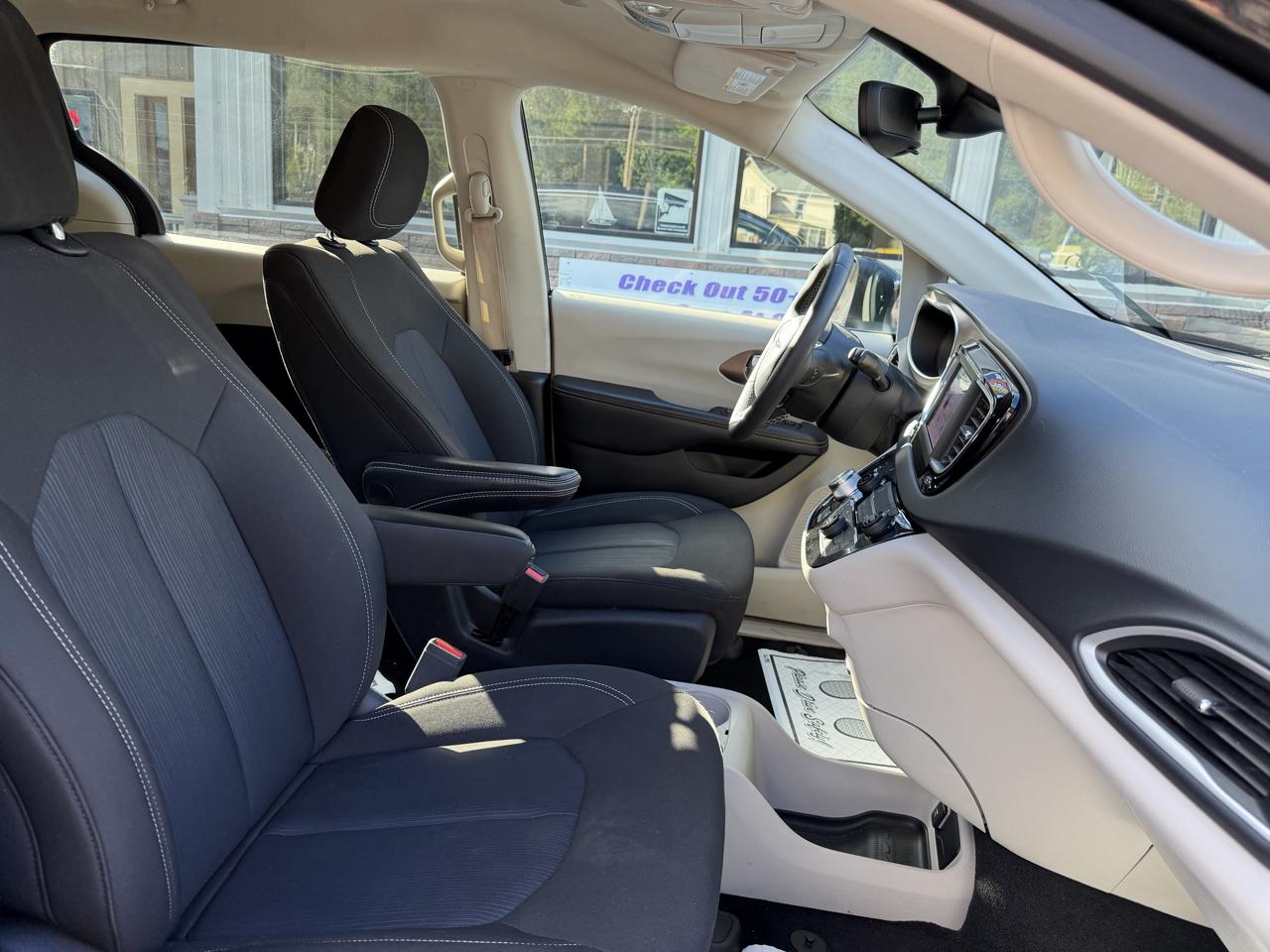 Chrysler Voyager LX 2023