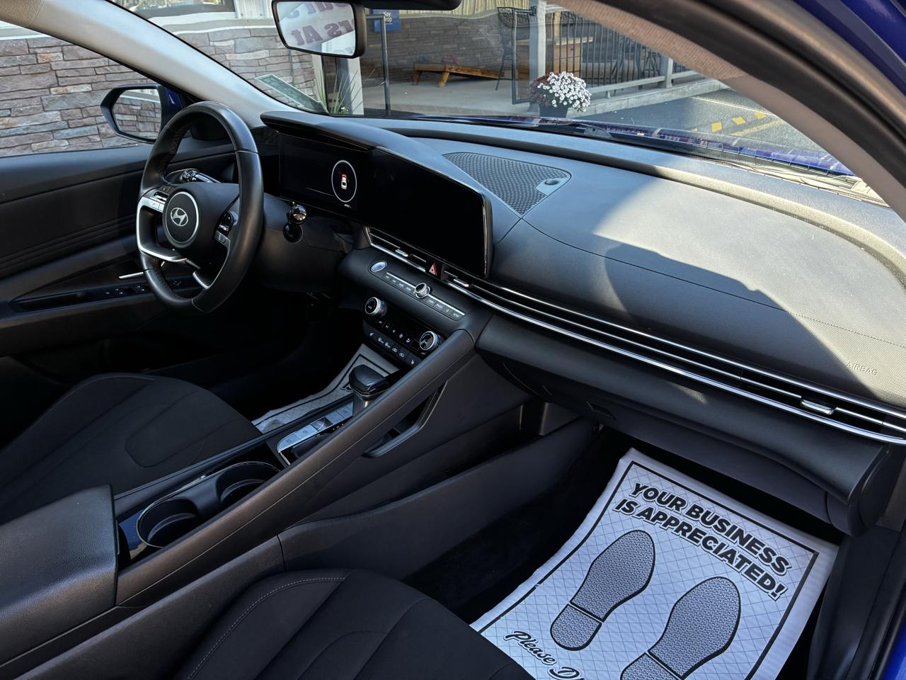 Hyundai Elantra SEL Convenience 2025