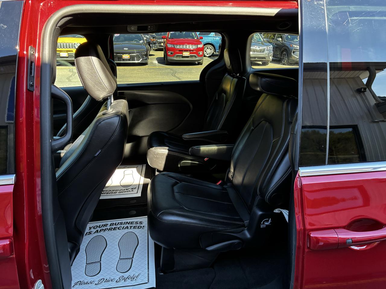 Chrysler Pacifica Select 2025